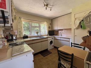 Kitchen/Breakfast Room- click for photo gallery